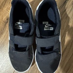 Nike Kids Court Royale navy Shoes size 1.5